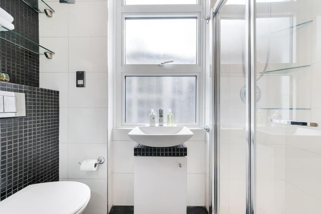 Apartment Cozy Central London Flat Walkable To Hyde Park, Marble Arch Station, Oxford St